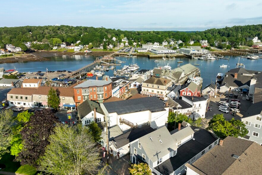 More Photos Of 10 McKown St, Boothbay Harbor Storefront For Sale