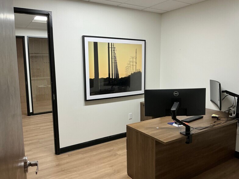 More Photos Of 481 Winscott Rd, Benbrook Office For Lease