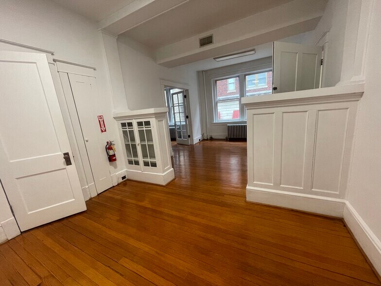 More Photos Of 3 N Court St, Frederick Office Residential For Lease