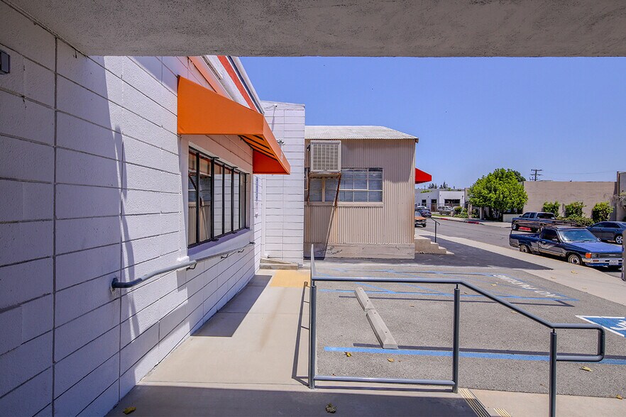 More Photos Of 227 W Maple Ave, Monrovia Manufacturing For Lease