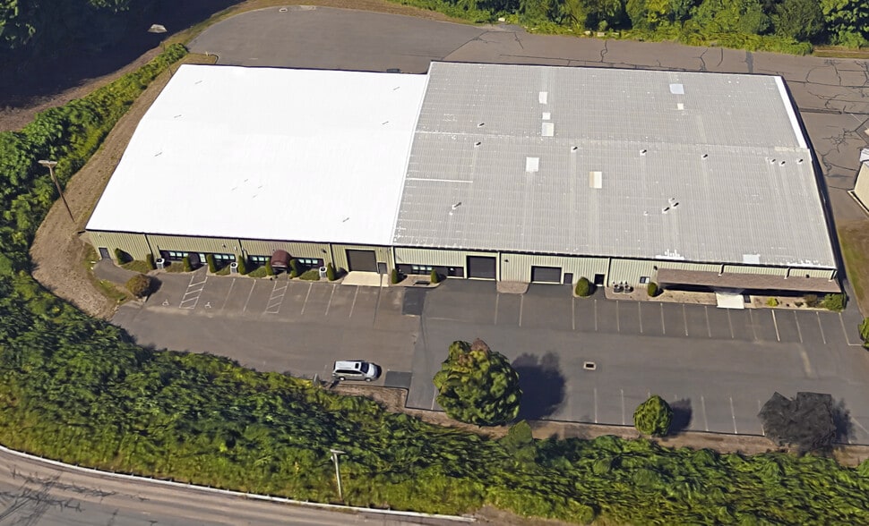More Photos Of 21 Commerce Dr, North Branford Warehouse For Lease