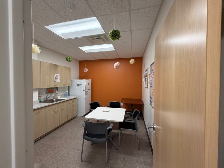 More Photos Of 257 W Park Ave, Long Beach Storefront For Lease