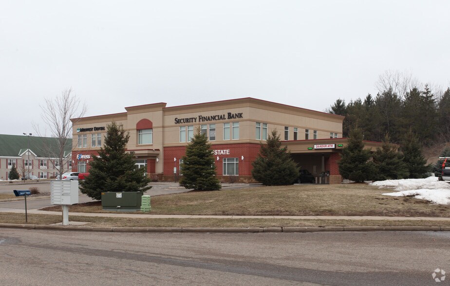 More Photos Of 1561 Commerce Ct, River Falls Office For Lease