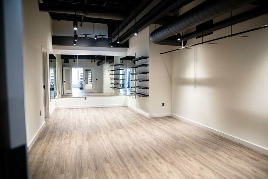 More Photos Of 443 E Grand Ave, Beloit Storefront Retail Office For Lease