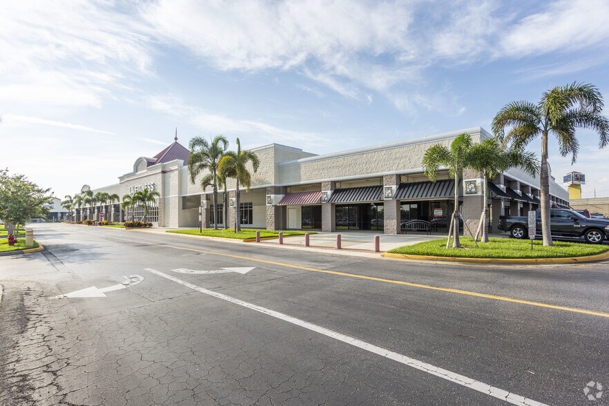 Primary Photo Of 2301 Del Prado Blvd S, Cape Coral General Retail For Lease