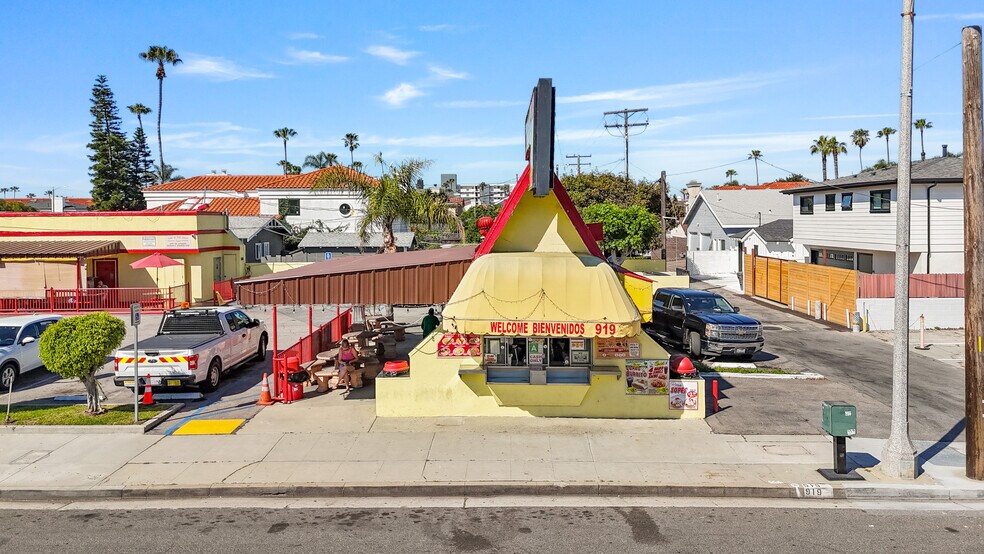 More Photos Of 921 Pacific Coast Highway, Redondo Beach General Retail For Sale