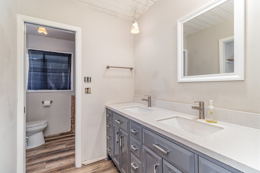 More Photos Of 13960 Lake Dr NE, Forest Lake Industrial For Sale