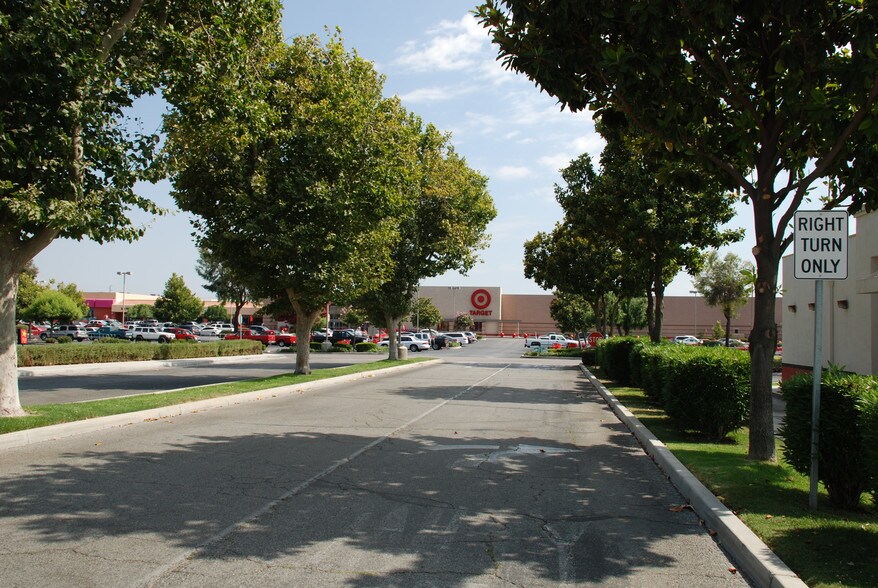 More Photos Of 3647-3695 W Florida Ave, Hemet Freestanding For Lease