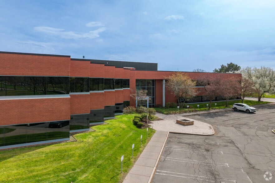 More Photos Of 200 Salina Meadows Pky, Syracuse Office For Lease