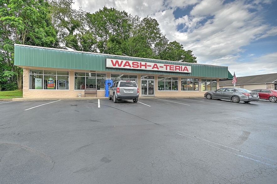 More Photos Of 245 Gate City Hwy, Bristol General Retail For Sale