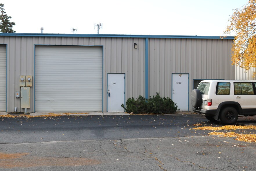 More Photos Of 45 SE Bridgeford Blvd, Bend Warehouse For Lease