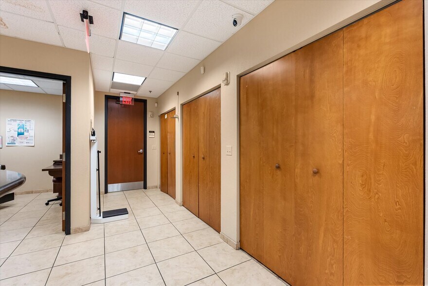 More Photos Of 1507 S Hiawassee Rd, Orlando Medical For Sale