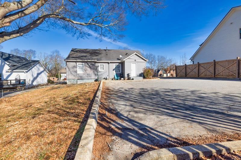 More Photos Of 449 S Hill St, Buford Office For Sale