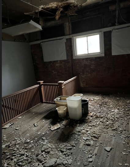 More Photos Of 22 N Saginaw St, Pontiac Storefront Retail Office For Sale