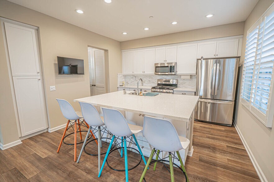 More Photos Of 26266 Prima Way, Santa Clarita Specialty For Lease