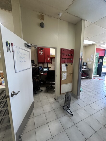 More Photos Of 19008-19022 Beach Blvd, Huntington Beach Freestanding For Lease