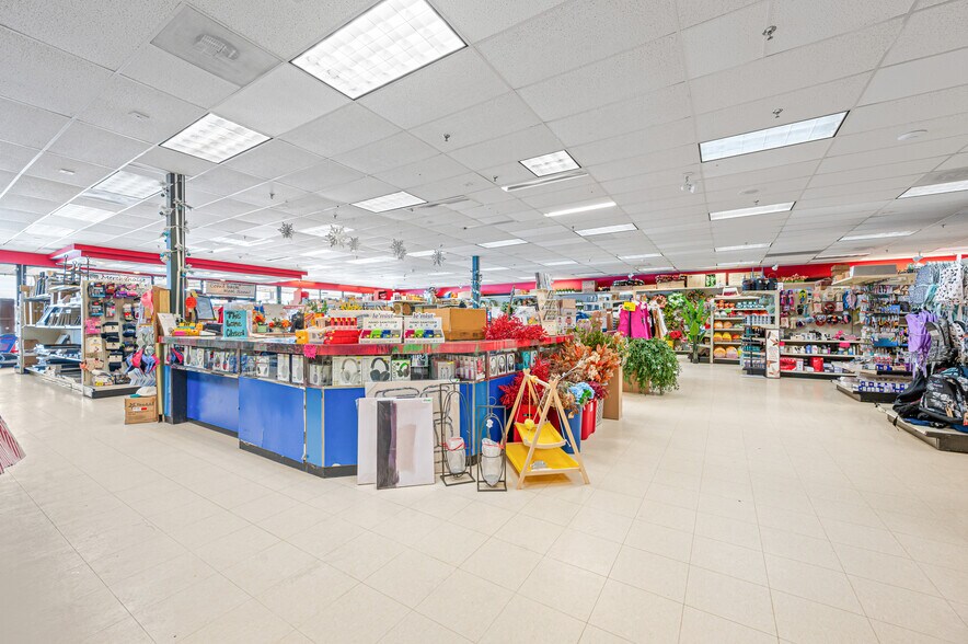 More Photos Of 1550 N Mitchell St, Cadillac General Retail For Lease