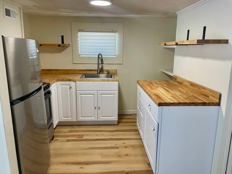 More Photos Of 424 Walnut Hill Rd, North Yarmouth Restaurant For Sale