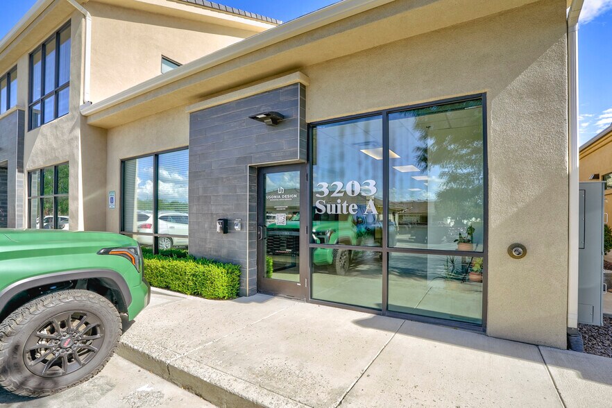 More Photos Of 3207 Lakeside Vlg, Prescott Office For Sale