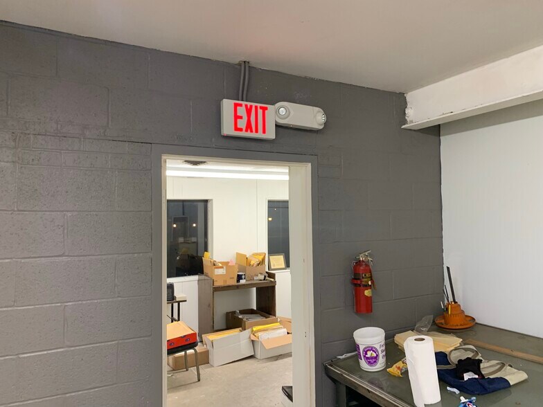 More Photos Of 3415-3501 Windom Rd, Brentwood Warehouse For Lease