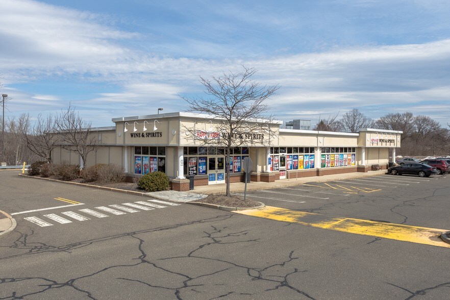 More Photos Of 747 Pine St, Bristol Supermarket For Lease