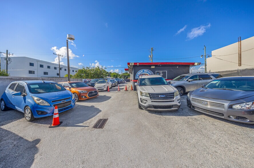 More Photos Of 2548 NW 36th St, Miami Auto Dealership For Lease