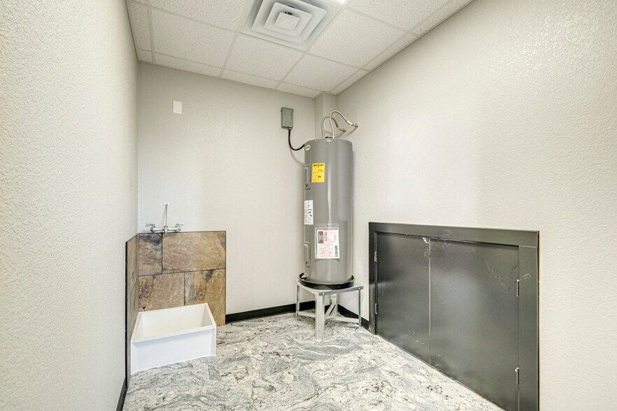 More Photos Of 16791 W Basin St, Odessa Warehouse For Sale