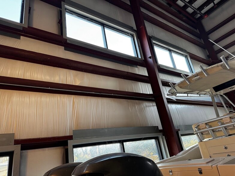 More Photos Of 301 Facility Dr, Newport Warehouse For Sale