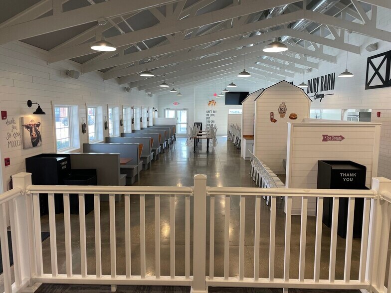 More Photos Of 121 Main St, Oswego Restaurant For Lease