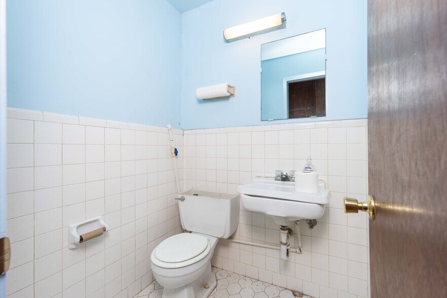 More Photos Of , Live Oak Unknown For Sale