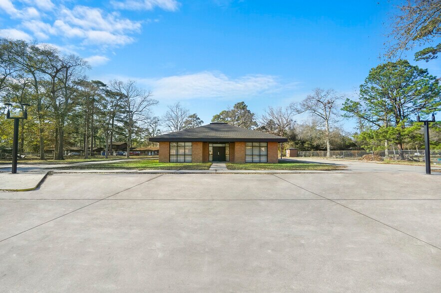 More Photos Of 14060 Grangerland Rd, Conroe Bank For Sale