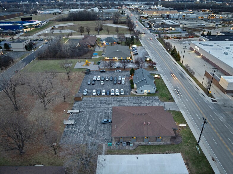 More Photos Of 812 Cormier Rd, Ashwaubenon Office For Lease