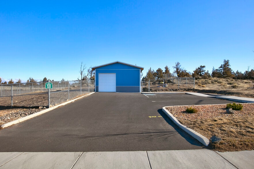 More Photos Of 932 4th ct, Redmond Warehouse For Sale