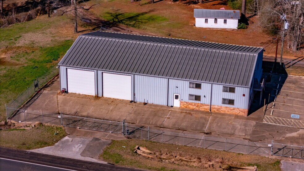 More Photos Of 8424 N HWY 69, Pollok Flex For Sale