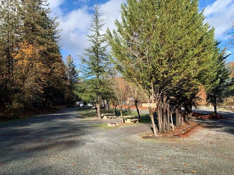 More Photos Of 19765 Gregory Creek Rd, Lakehead Trailer Camper Park For Sale