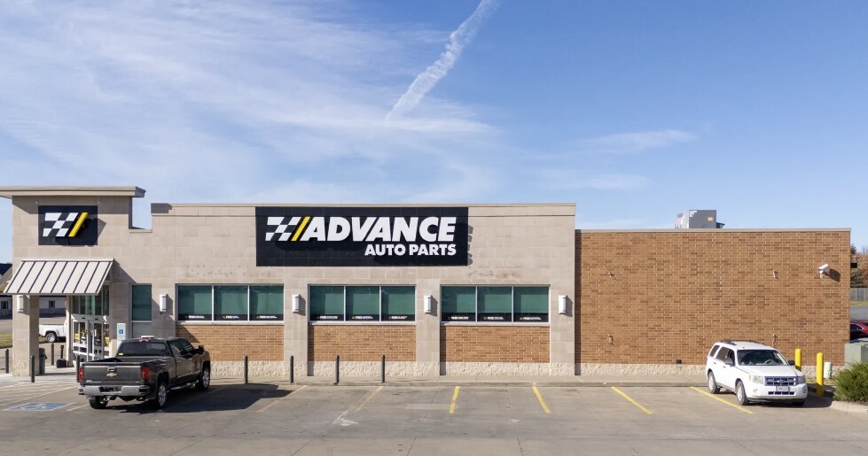 More Photos Of 1114 S Main St, Maryville Freestanding For Sale