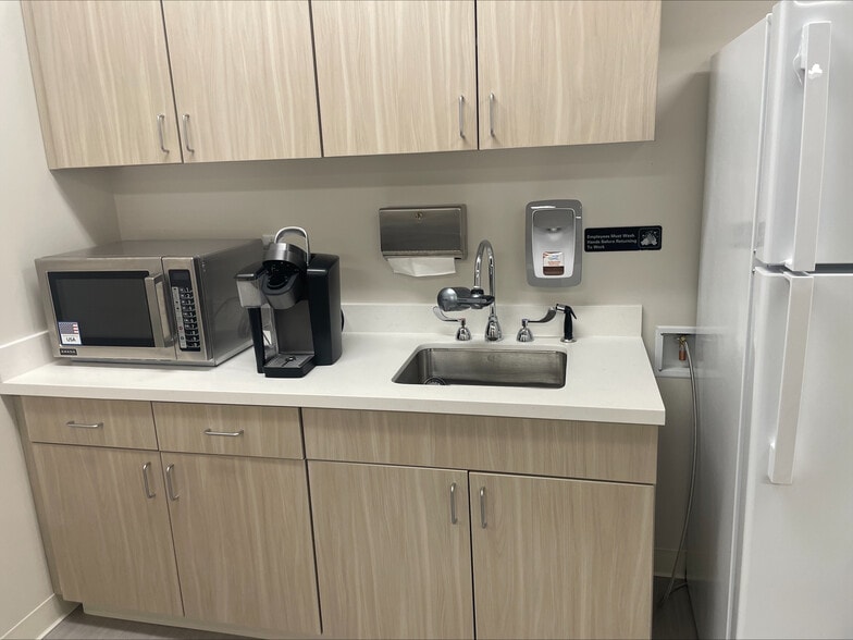 More Photos Of 2510 Walmer Ave, Norfolk Office For Sale