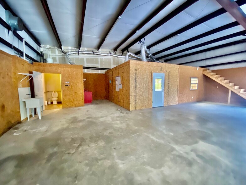 More Photos Of 6556-6560 Westwood Blvd, Beaumont Light Manufacturing For Lease