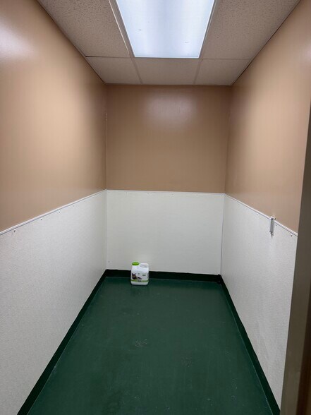 More Photos Of 104 Woodward Hill Rd, Edwardsville Office For Sale