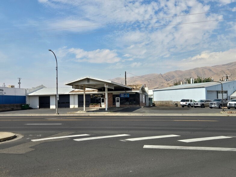 Primary Photo Of 300 Diagonal St, Clarkston Auto Repair For Sale