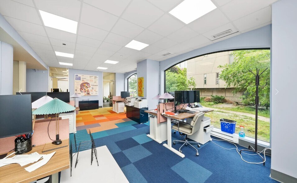 More Photos Of 345 N Canal St, Chicago Apartments For Lease