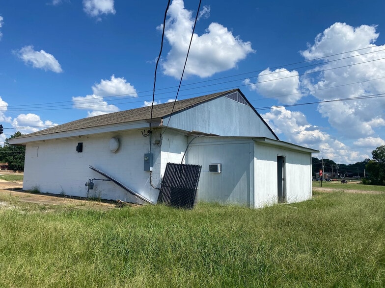 More Photos Of 150 E Northside Dr, Clinton General Retail For Sale