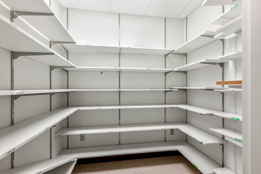 More Photos Of 820 S Illinois Ave, Republic Medical For Sale