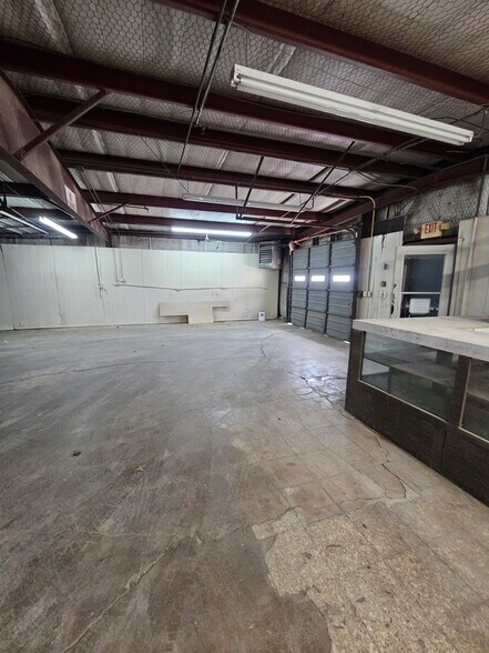 More Photos Of 1113 E Kennedale Pky, Kennedale Industrial For Lease