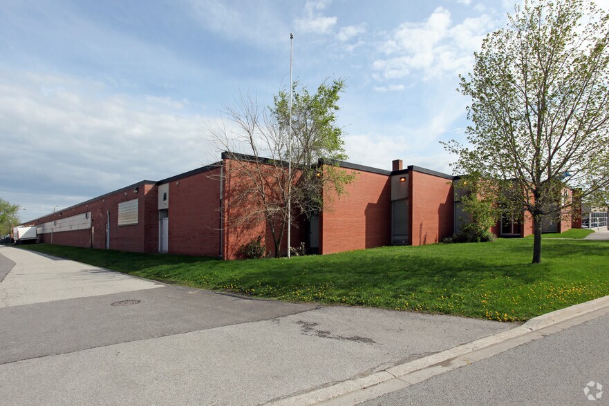 More Photos Of 179 Bartley Dr, Toronto Warehouse For Lease