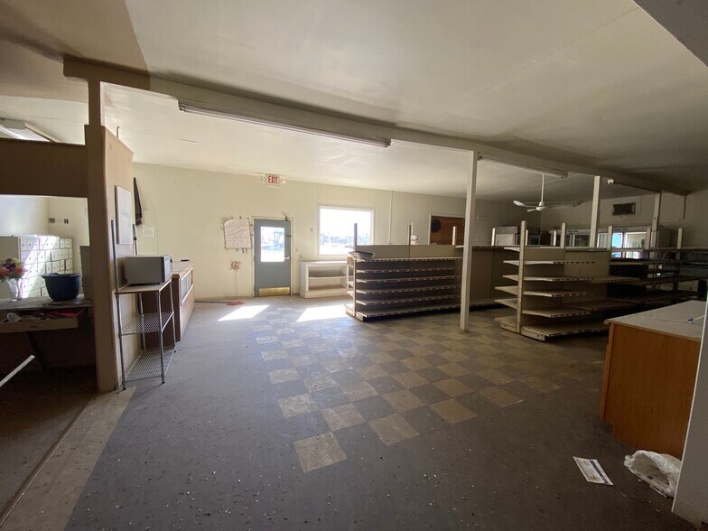 More Photos Of 25 Fremont St, Lysite General Retail For Sale