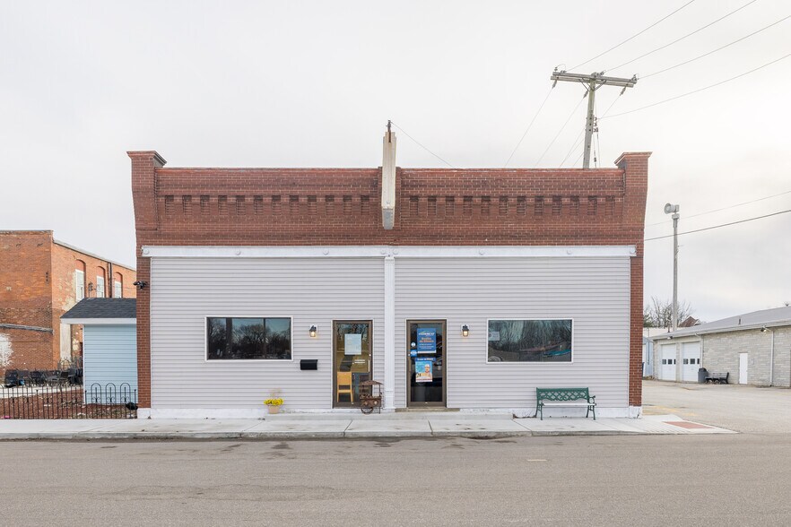 More Photos Of 111 W Union St, Goodland General Retail For Sale