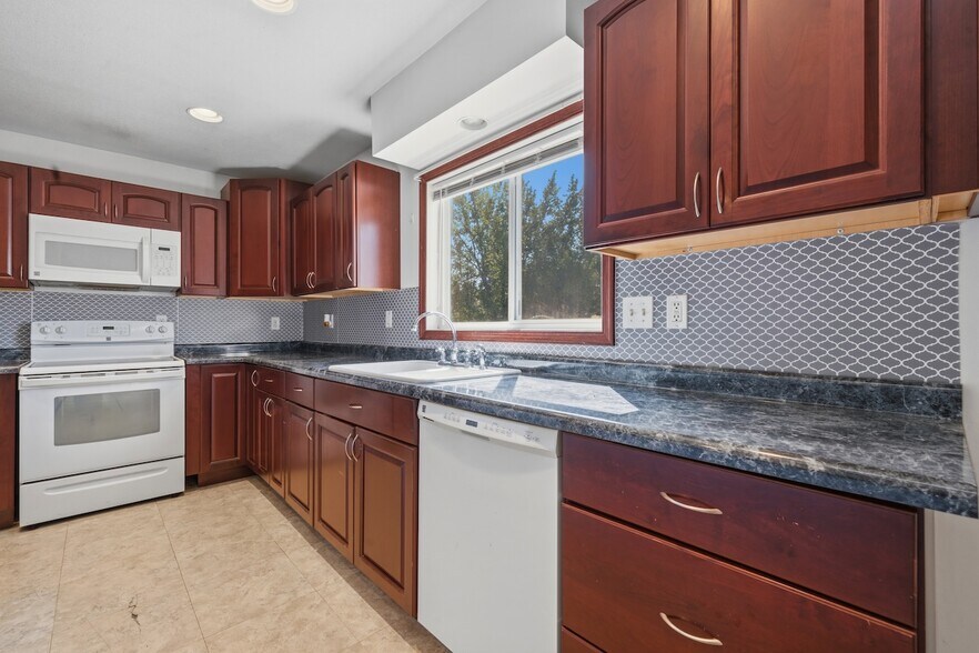 More Photos Of 316-318 Main St, Glenburn Apartments For Sale