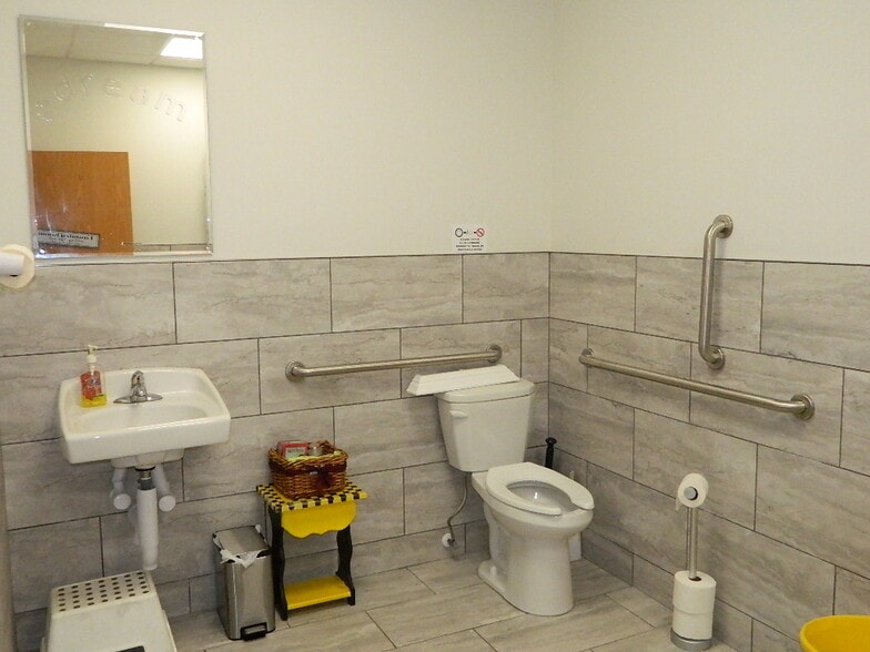 More Photos Of 667 Prentice St, Granite Falls Storefront For Sale