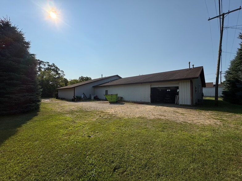 Primary Photo Of 1025 E Huron Ave, Bad Axe Auto Repair For Sale